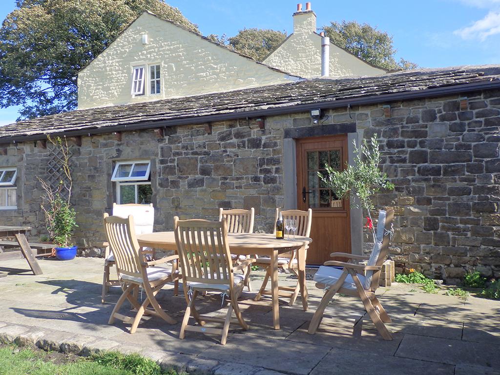 4 bedroom semi-detached house SSTC in Colne - P9258602.JPG